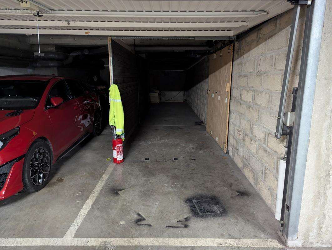 Parking à CARRIERES-SOUS-POISSY