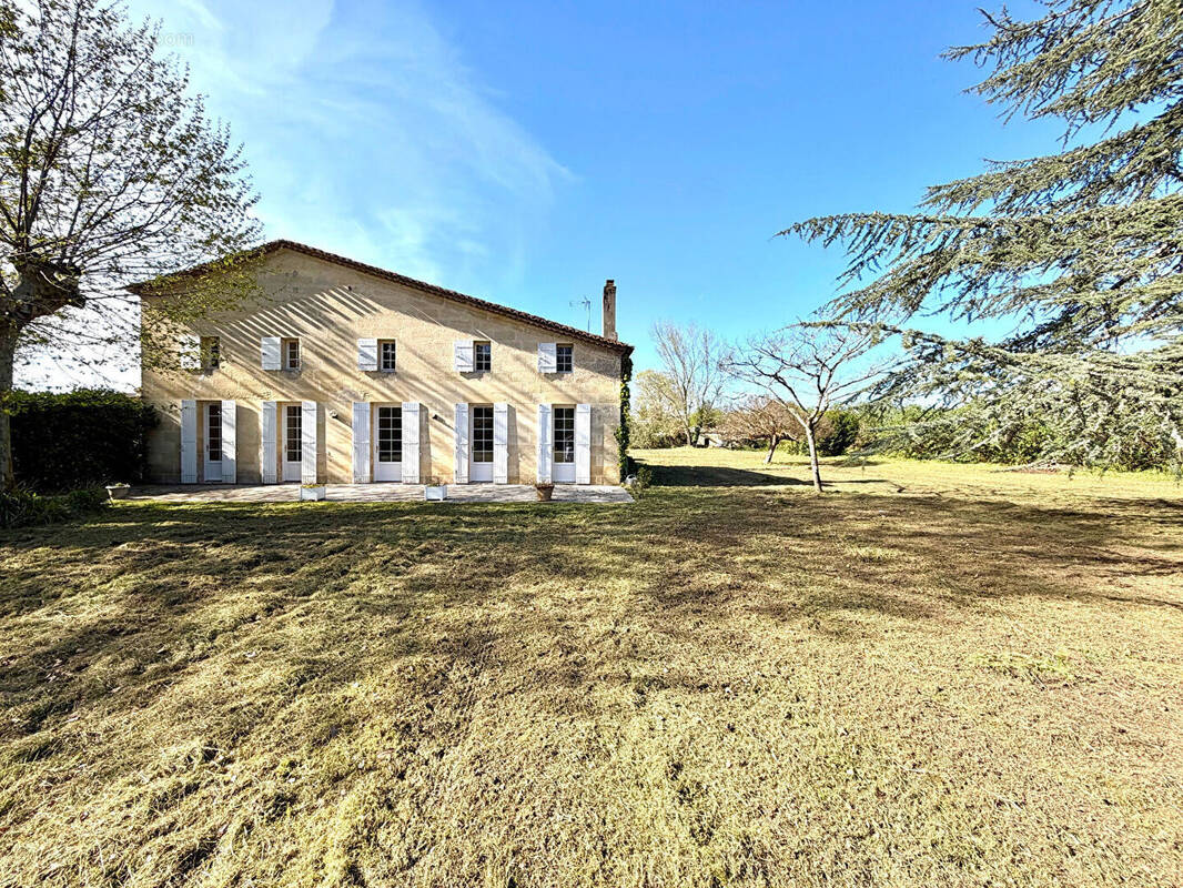 Maison à LES ARTIGUES-DE-LUSSAC