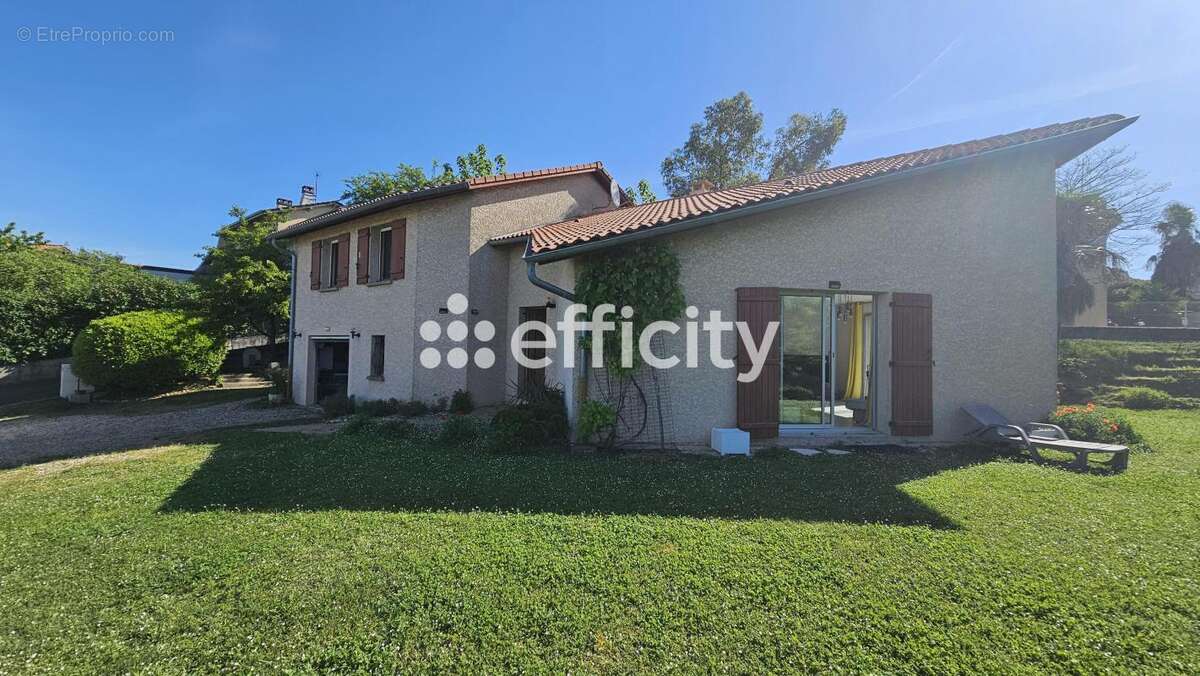 Maison à MONTANAY