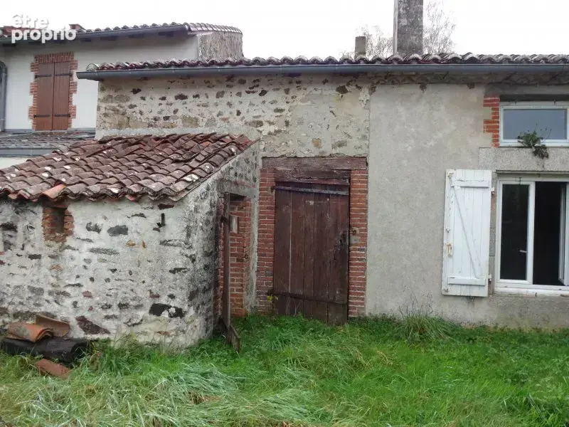 10 min BELLAC, Maison rénovée en partie, avec partie habitable et jardin - photo 11