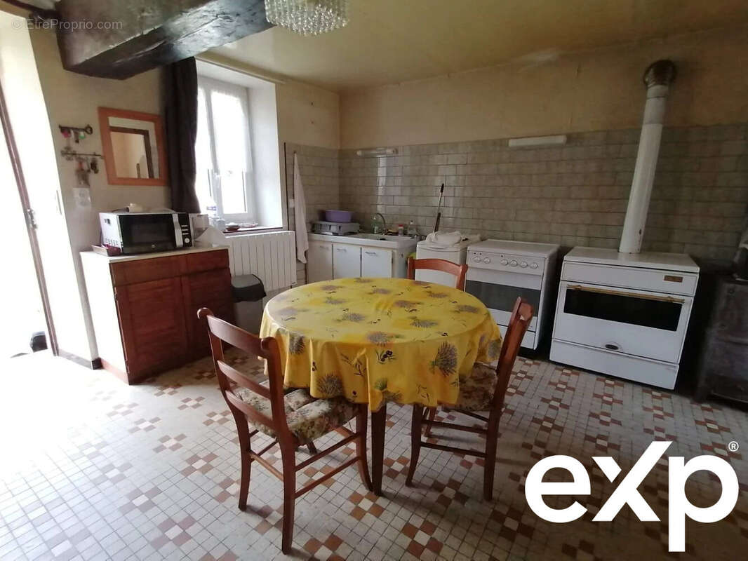 Maison à SAINT-SULPICE-LES-FEUILLES