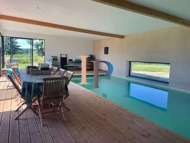 Maison à SAINT-CHRISTOPHE-EN-BRIONNAIS