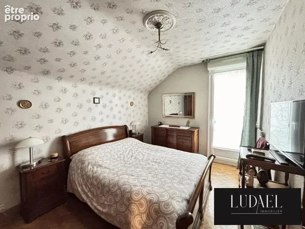 Maison familiale de 136 m² avec jardin paysager et double garag - photo 12