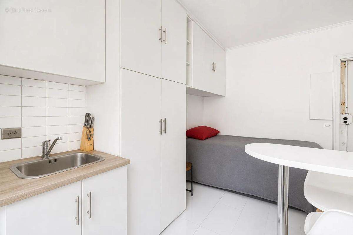 Studette rénovée de 12m² à Paris 3ème - photo 5