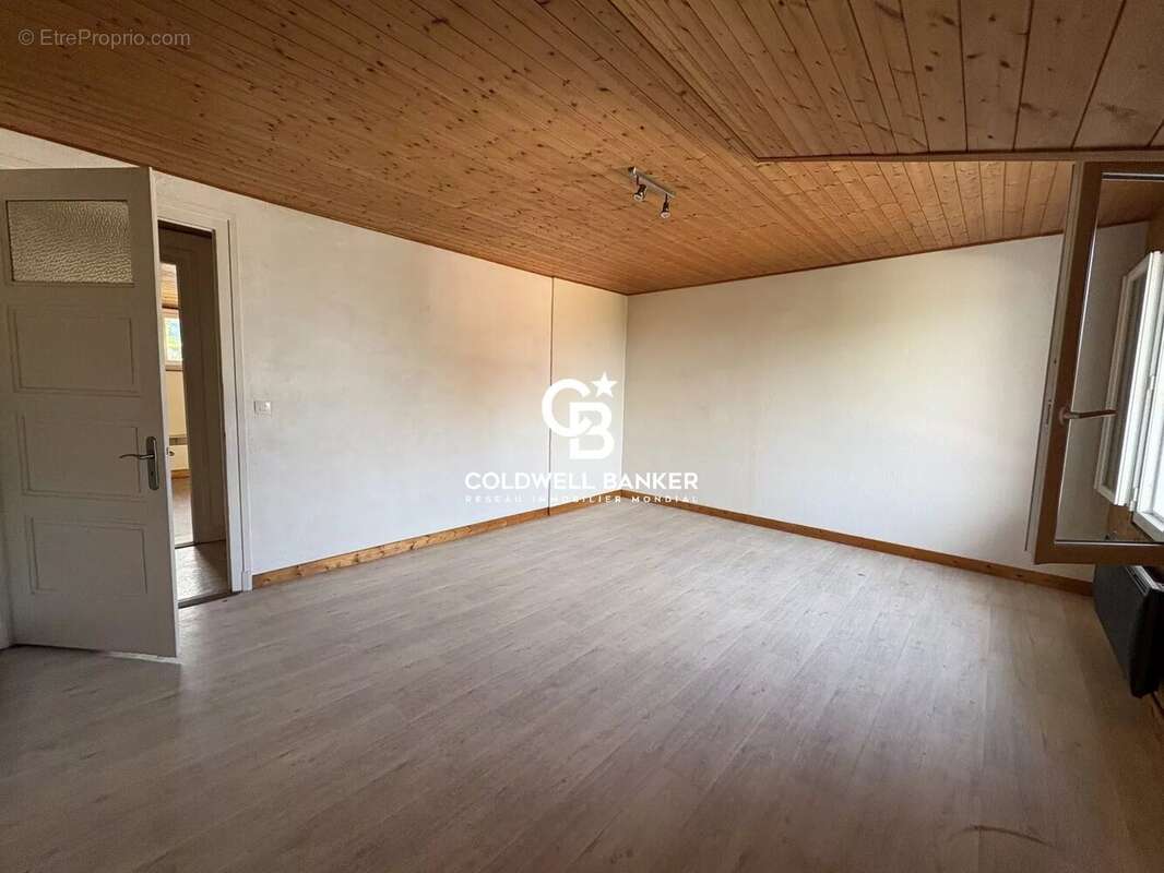 Appartement à SAINT-CERGUES
