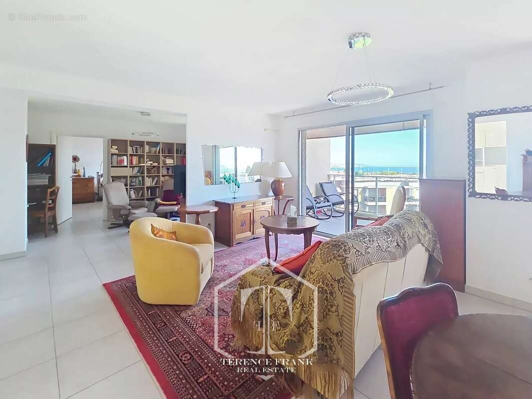 Appartement à VILLENEUVE-LOUBET