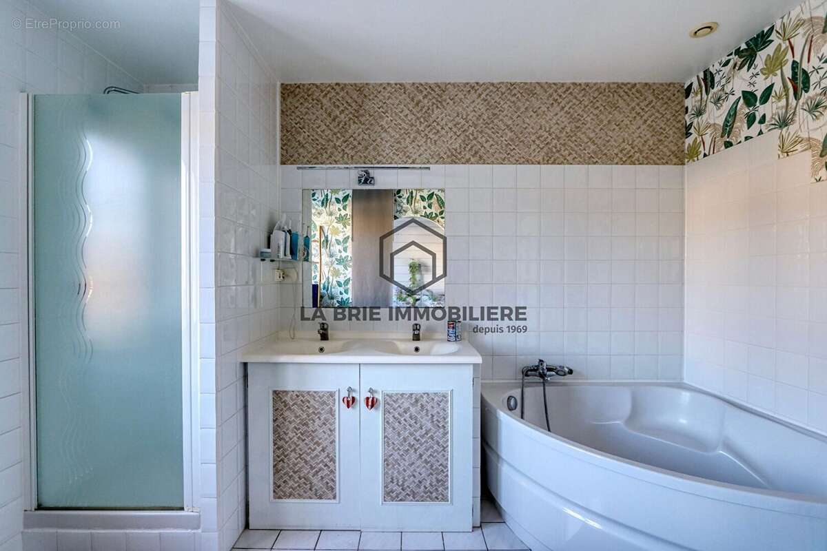 Maison 190 m² à Villecresnes  - photo 6