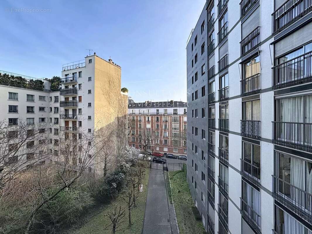 Appartement à PARIS-16E