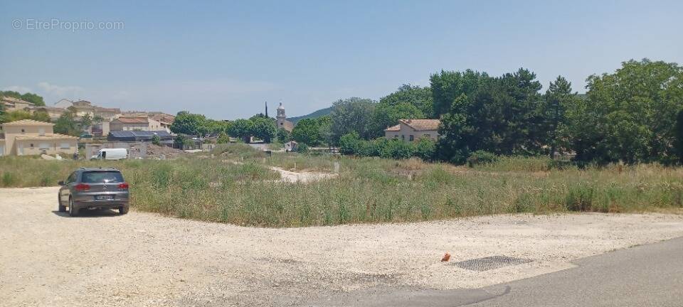 Terrain à LES GRANGES-GONTARDES