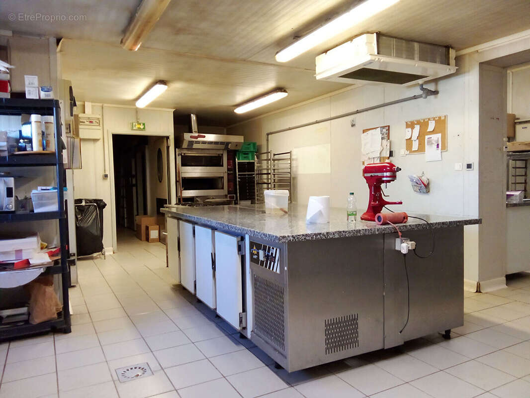 Commerce à VILLENAVE-D&#039;ORNON