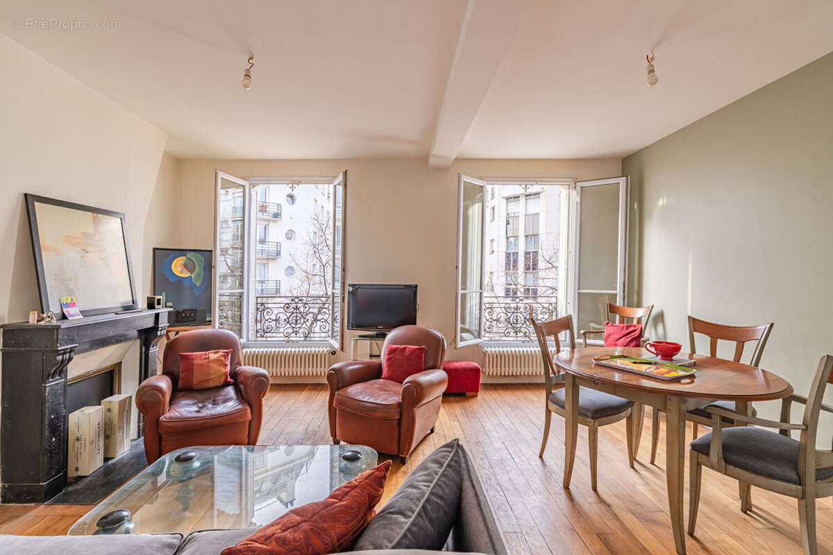 Appartement à PARIS-15E