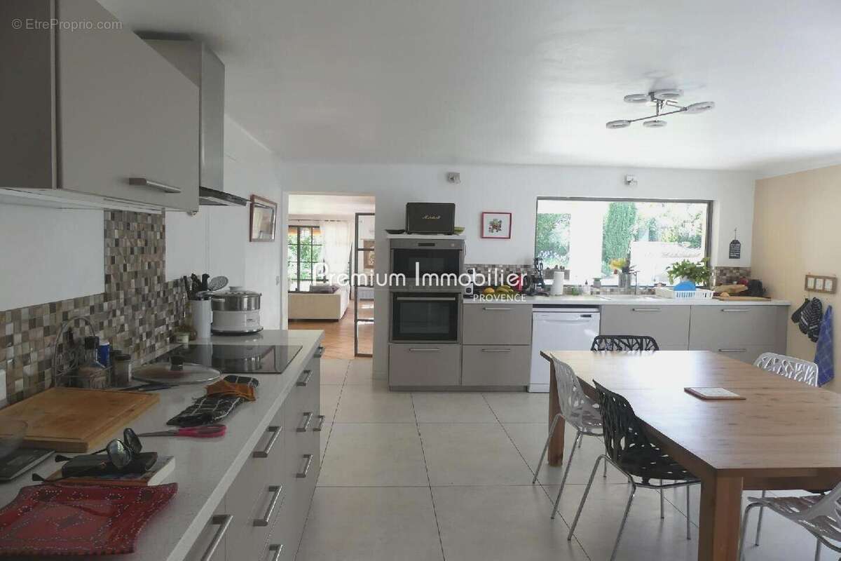 Maison 270 m² à Aix-En-Provence  - photo 5