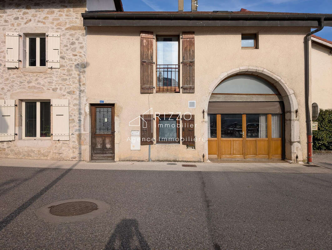 Maison à CESSY
