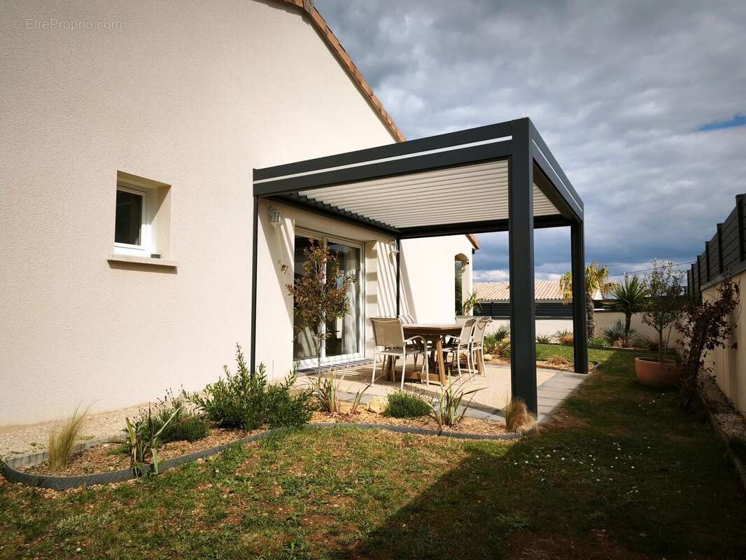 Maison à MONTAMISE