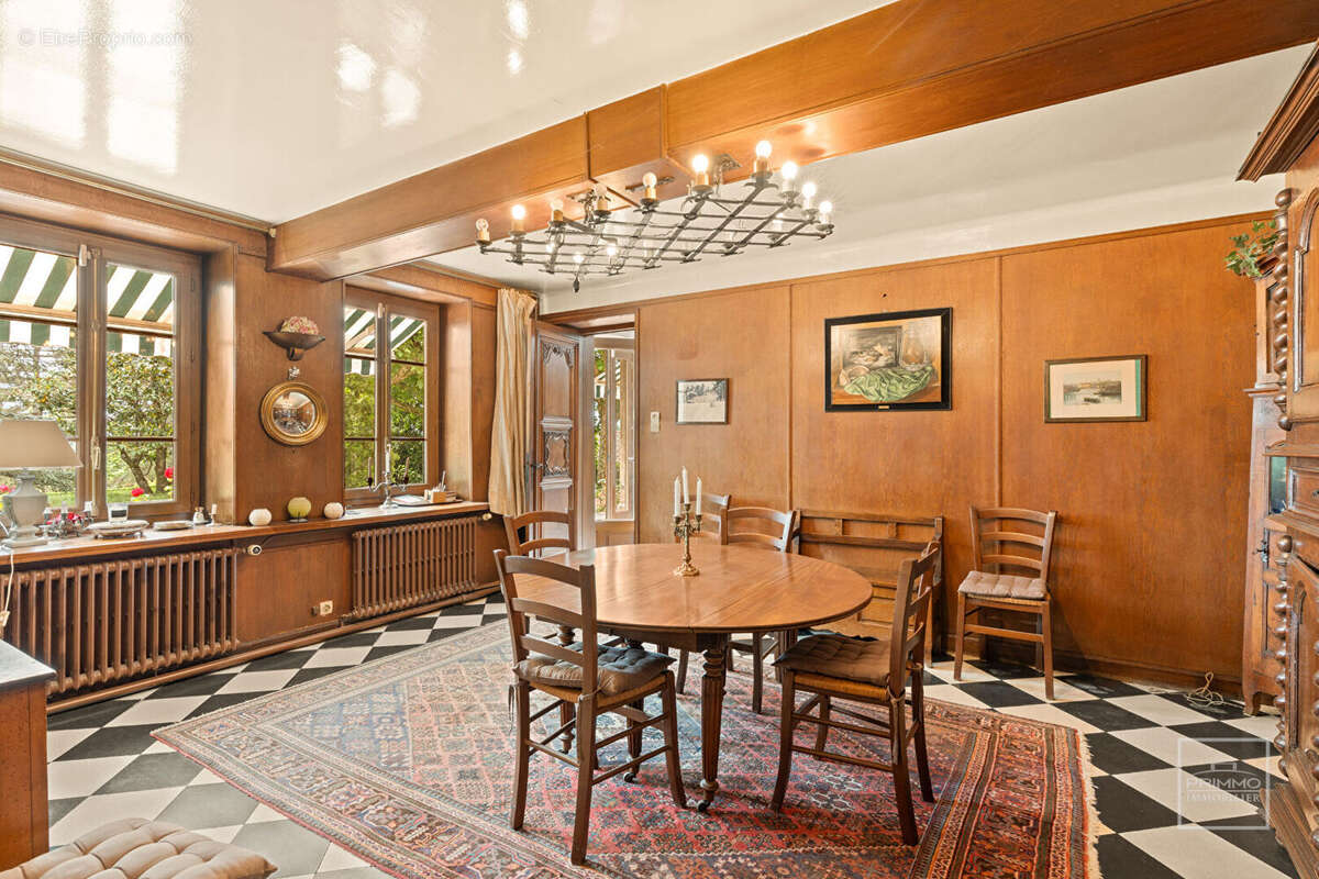 Maison à CHARBONNIERES-LES-BAINS