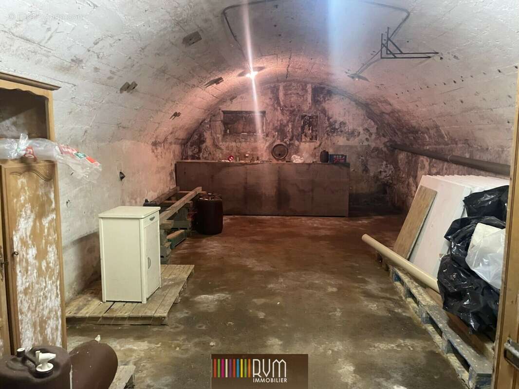 Maison 450 m² à Hautecourt-Romaneche  - photo 9
