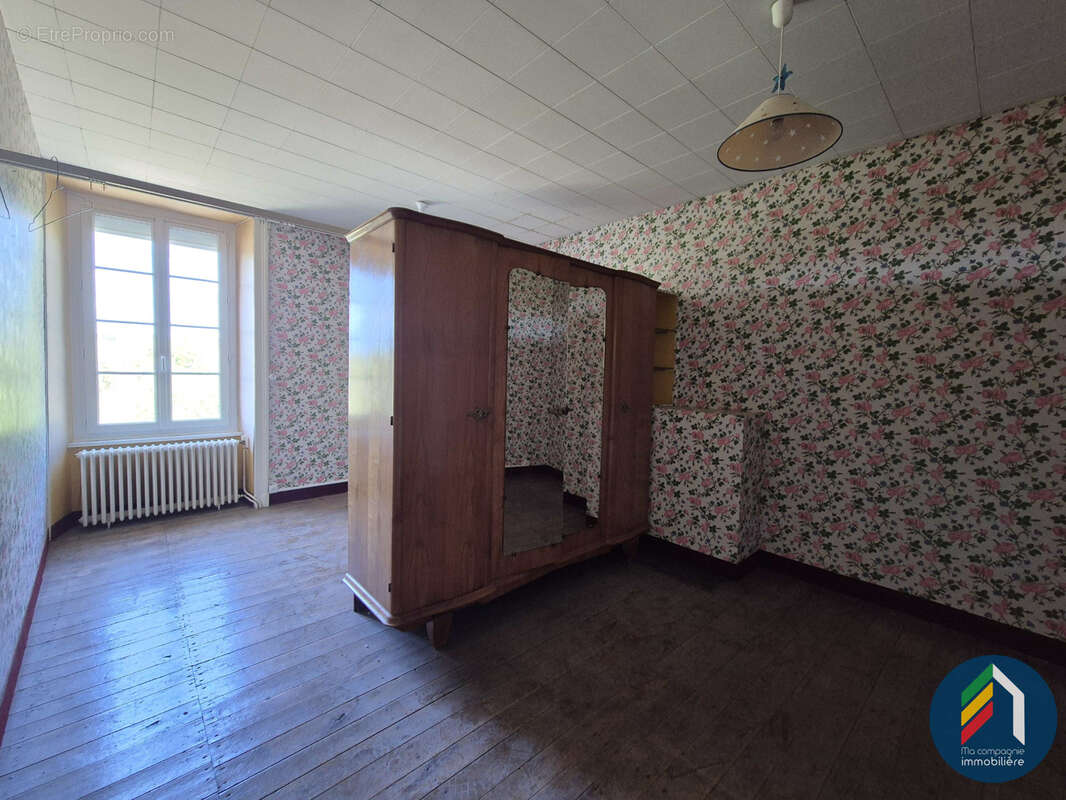 Maison à POUZAUGES