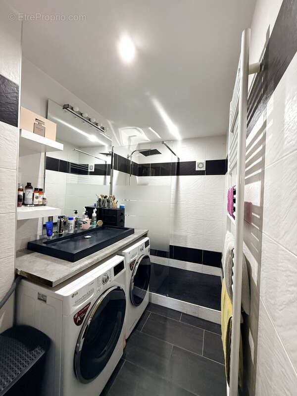 HIDRI IMMO PLUS vous propose en Exclusivité un appartement T4 avec balcon, cave et parking fermé à Fontaine - photo 8