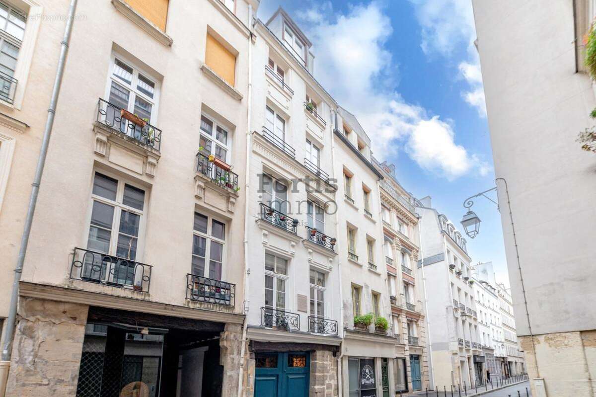 Appartement à PARIS-3E