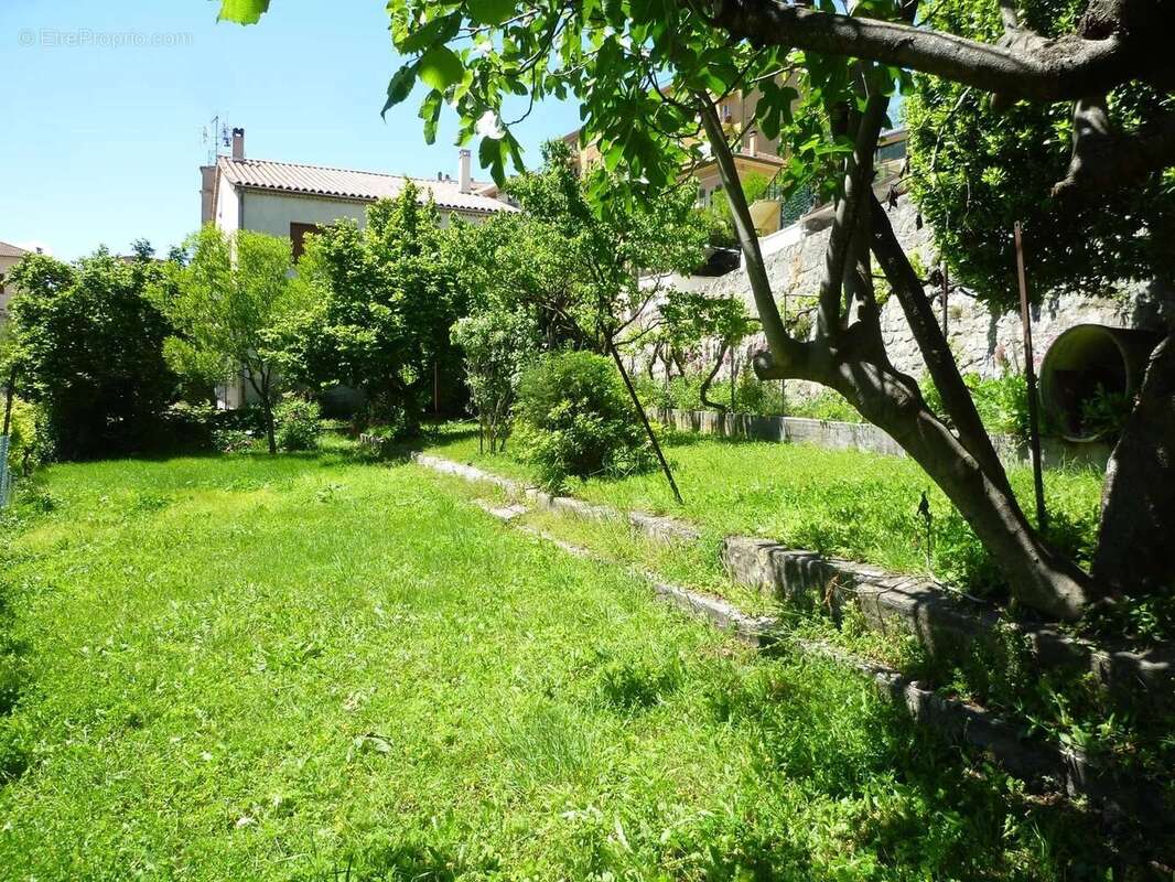 Maison à PUGET-THENIERS