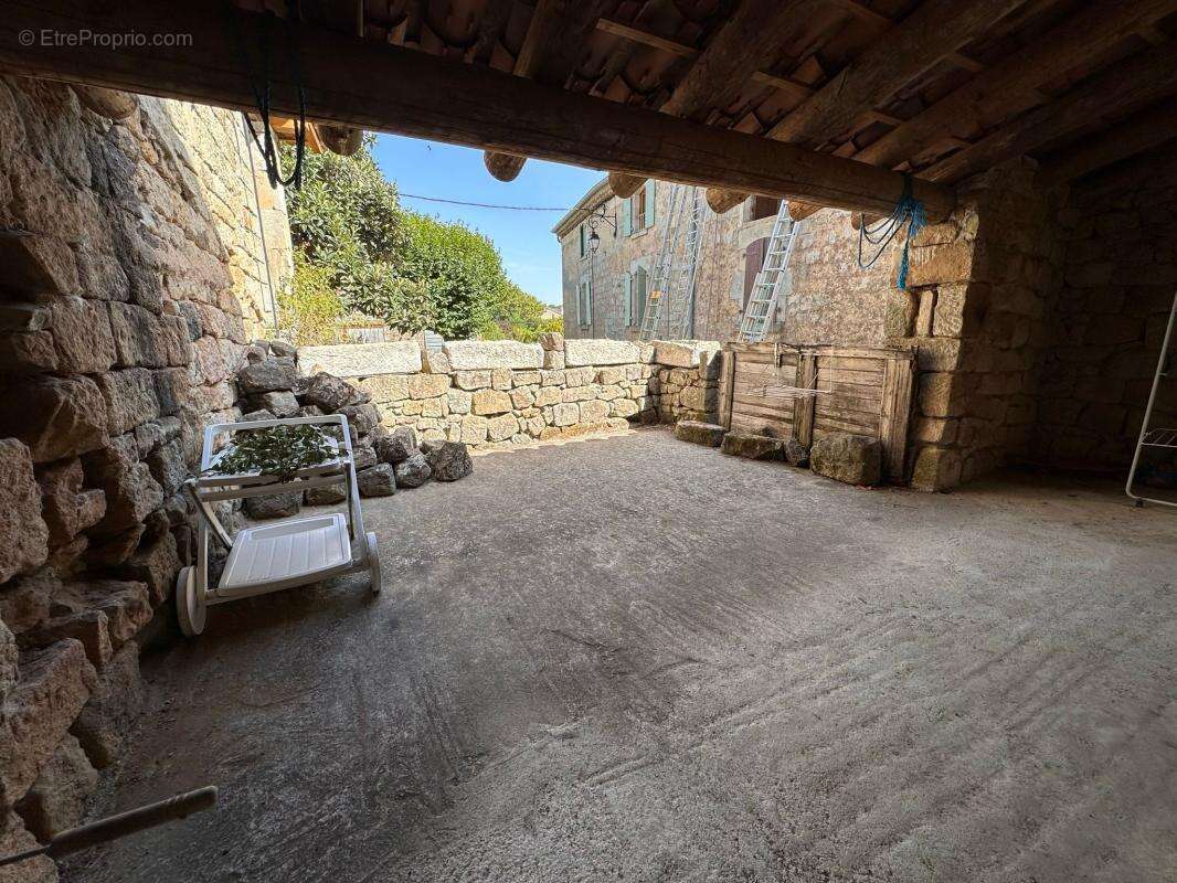 Maison en pierre avec terrasse - photo 3