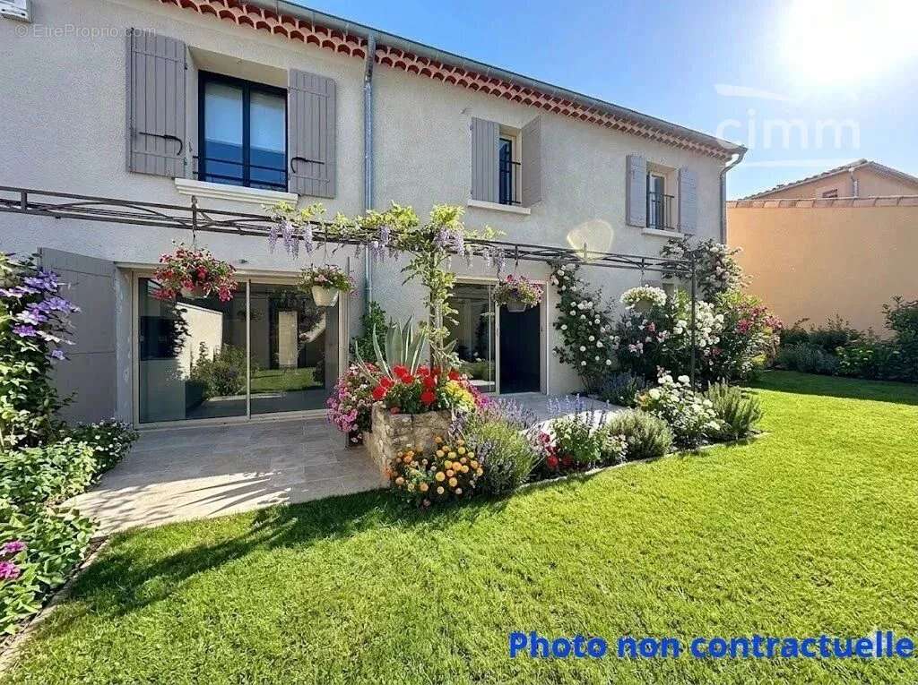 Maison à L'ISLE-SUR-LA-SORGUE