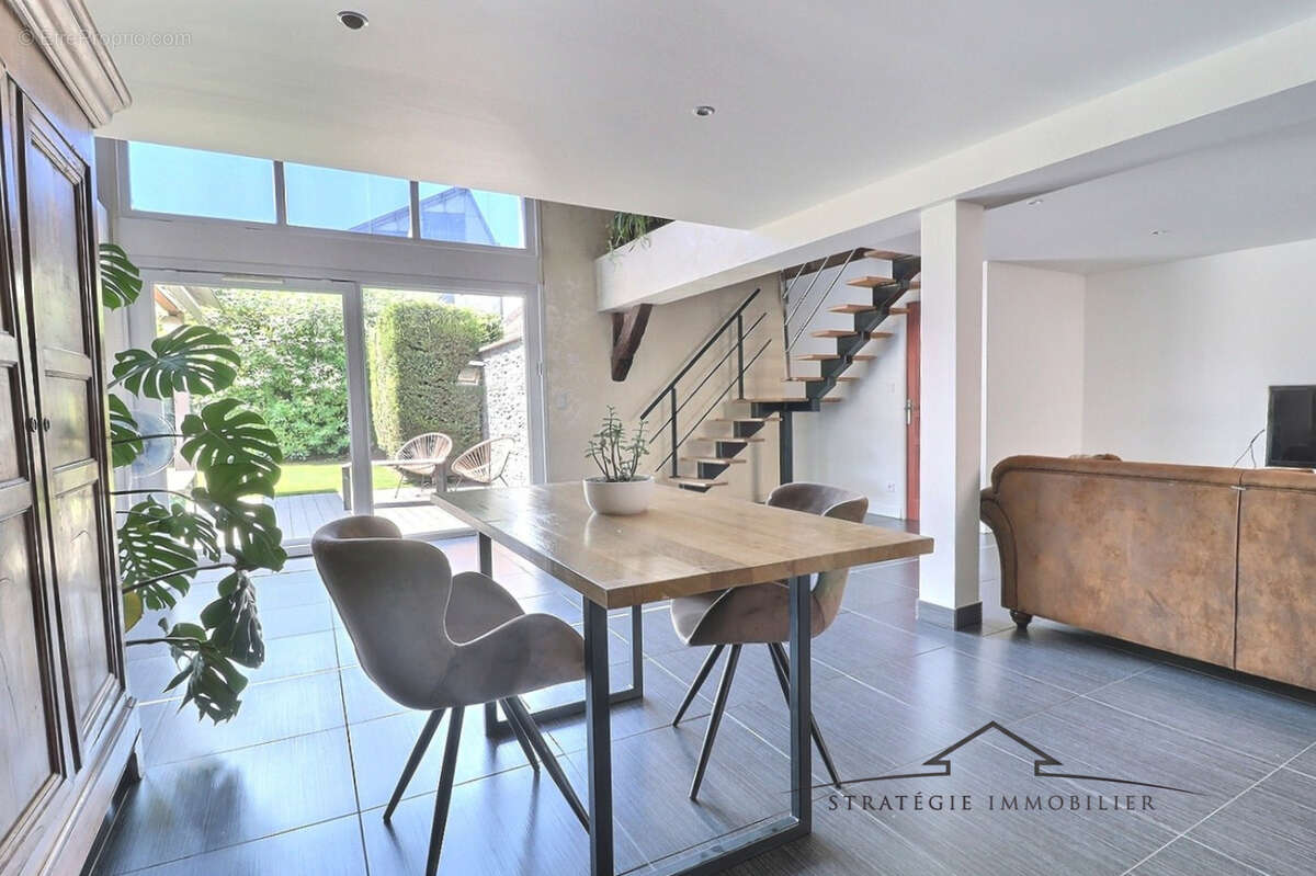 Loft 136 m² avec garage, terrasse et jardinet - photo 5