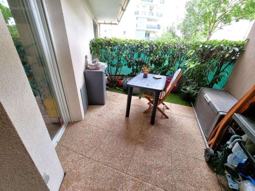 Appartement à DECINES-CHARPIEU