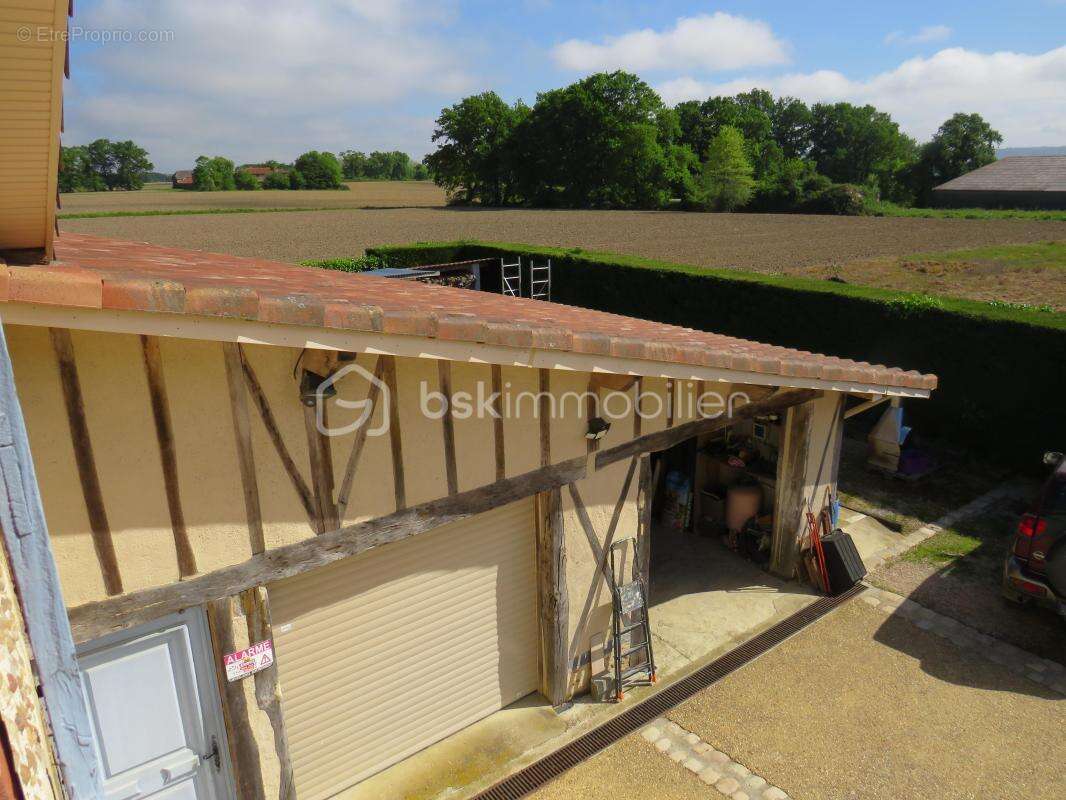 Maison de Caractère Rénovée 7 pièces de 231 m² au calme - photo 6