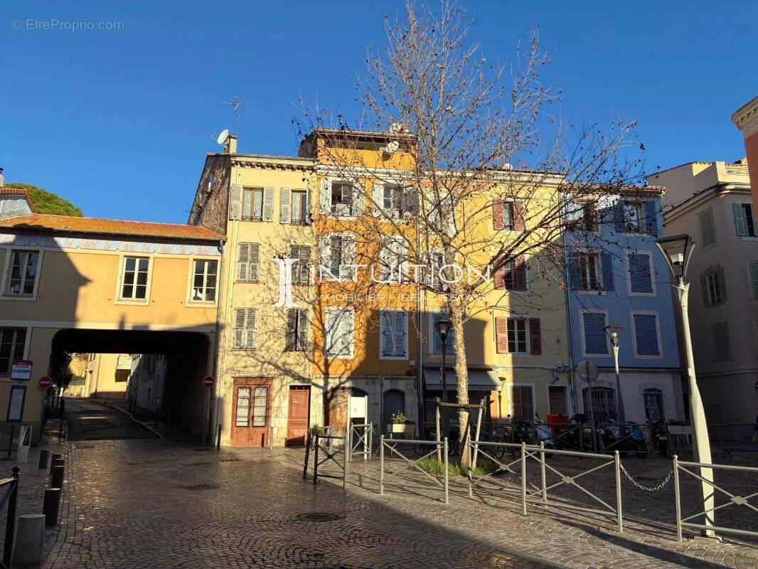 Appartement à VALLAURIS