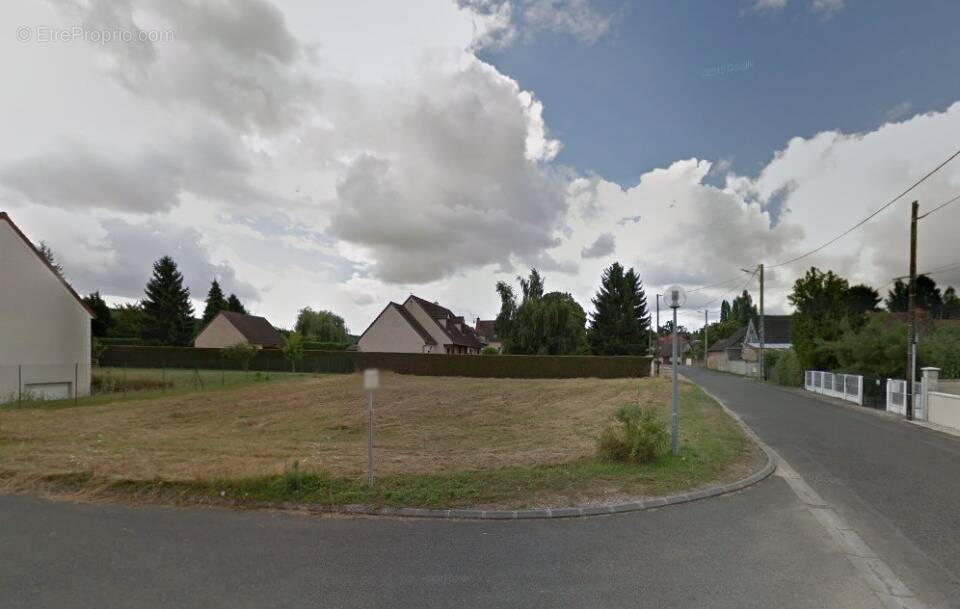 Terrain à SAINT-PIAT