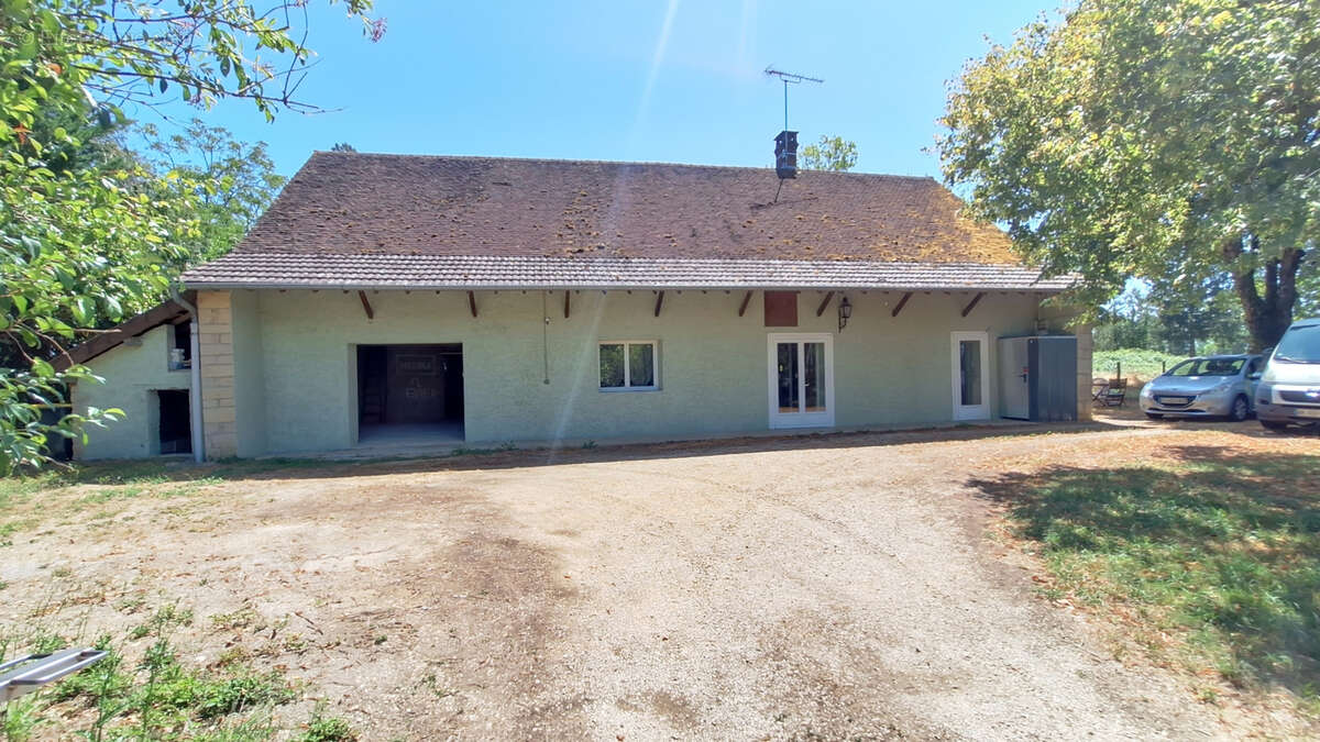 Maison en pierre rénovée avec dépendances et fort potentiel - photo 20