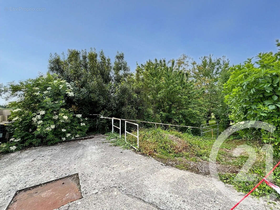 Terrain 662 m² à Saint-Brice  - photo 4