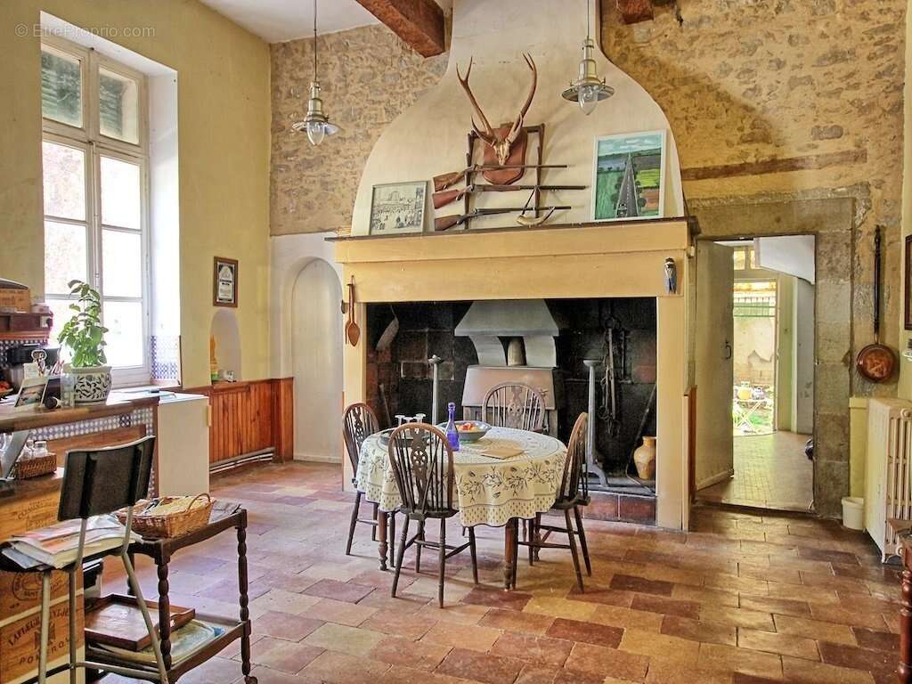 Château du XVIe siècle  avec 5,7 ha le long du Canal du Midi - photo 11