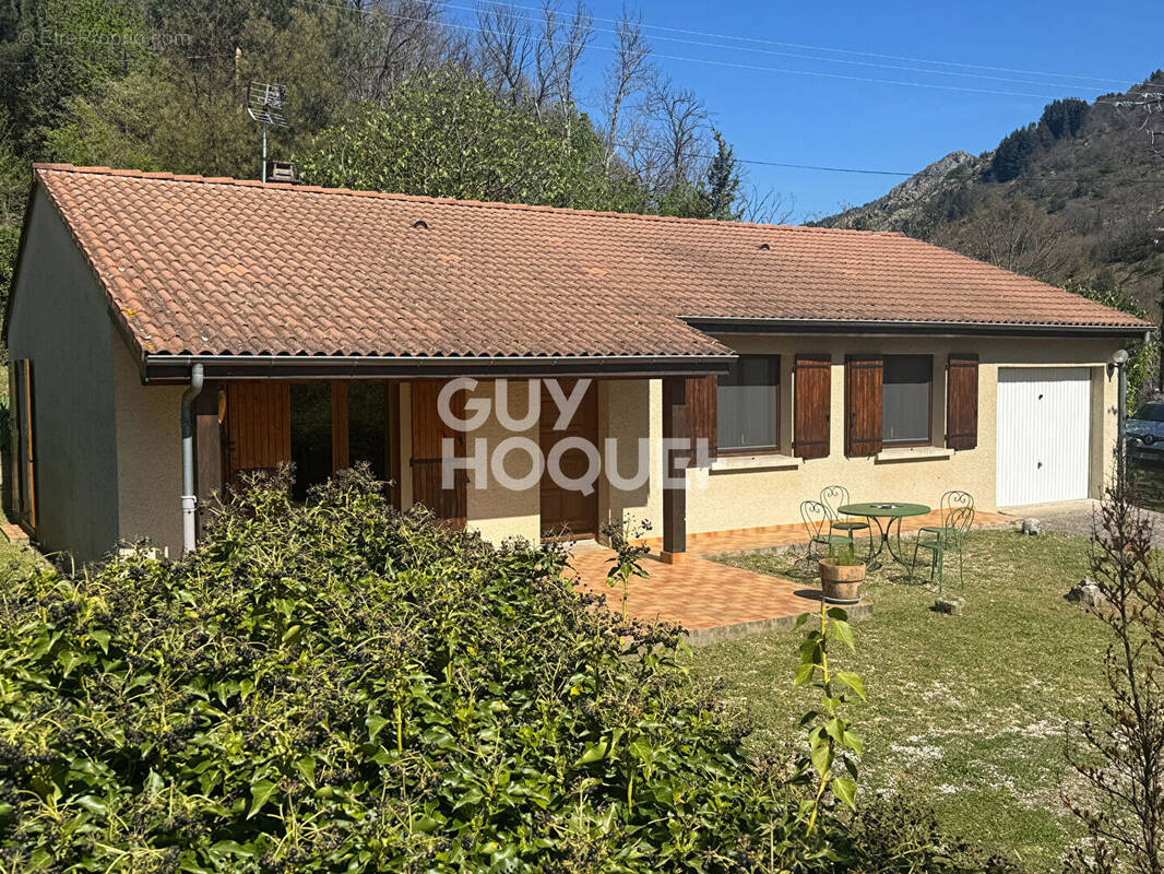 Maison à AIZAC