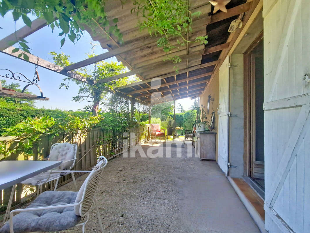 Maison familiale 4 chambres sur 2 565 m2 avec piscine - photo 11