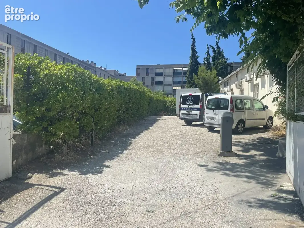 bureaux avec parking privatisé - Commerce à MARSEILLE-14E