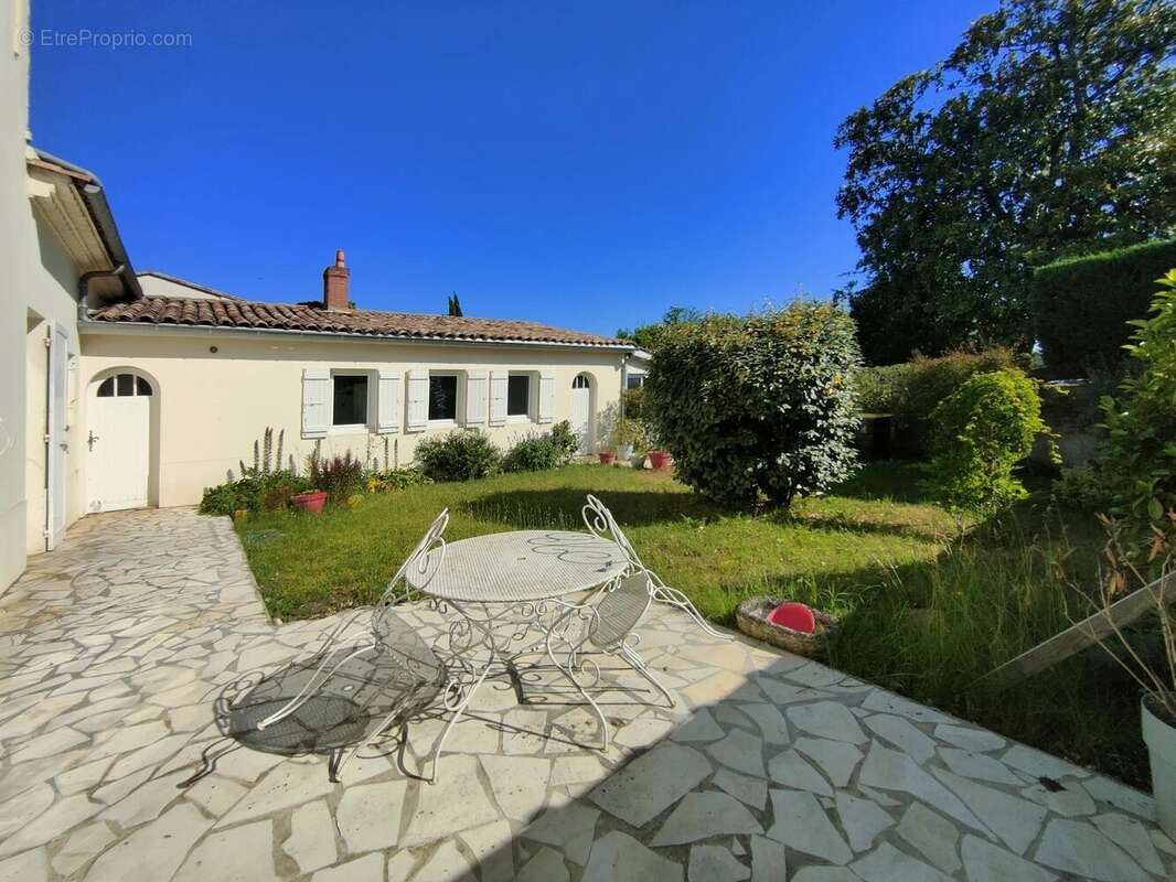 SAINT SELVE, maison de village de 156 m² - photo 5