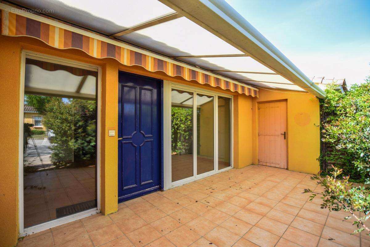 Maison de plain-pied avec garage et place de parking - photo 10