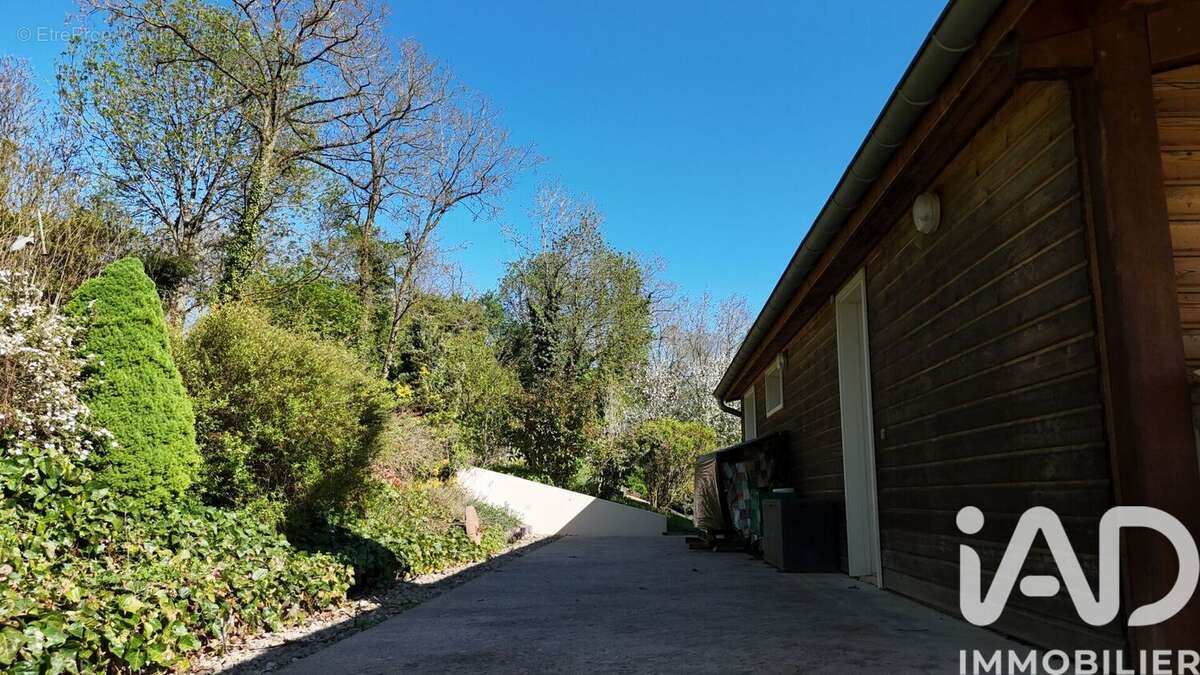 Maison 135 m² à Charmes  - photo 9