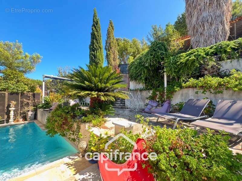 Maison à vendre 6 pièces HYERES (83) - Charme de l'ancien - 4 chambres - 200m2 habitables - Piscine - possibilité 2 appartements - photo 56