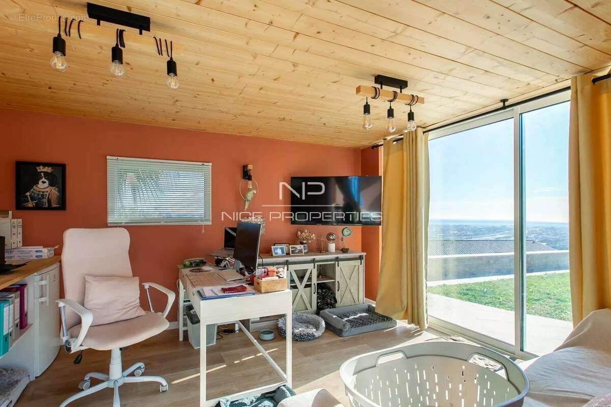 Maison à SAINT-LAURENT-DU-VAR