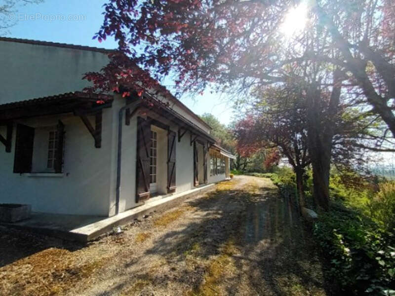 Maison à PORT-SAINTE-MARIE
