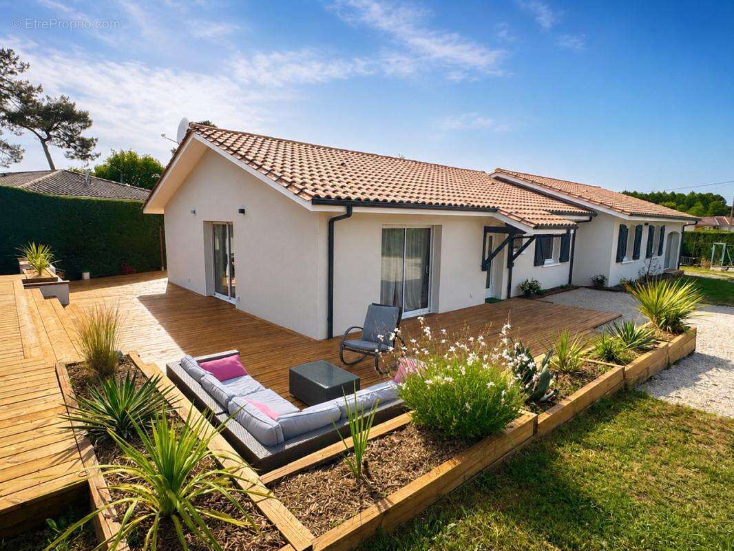 Maison à SALLES