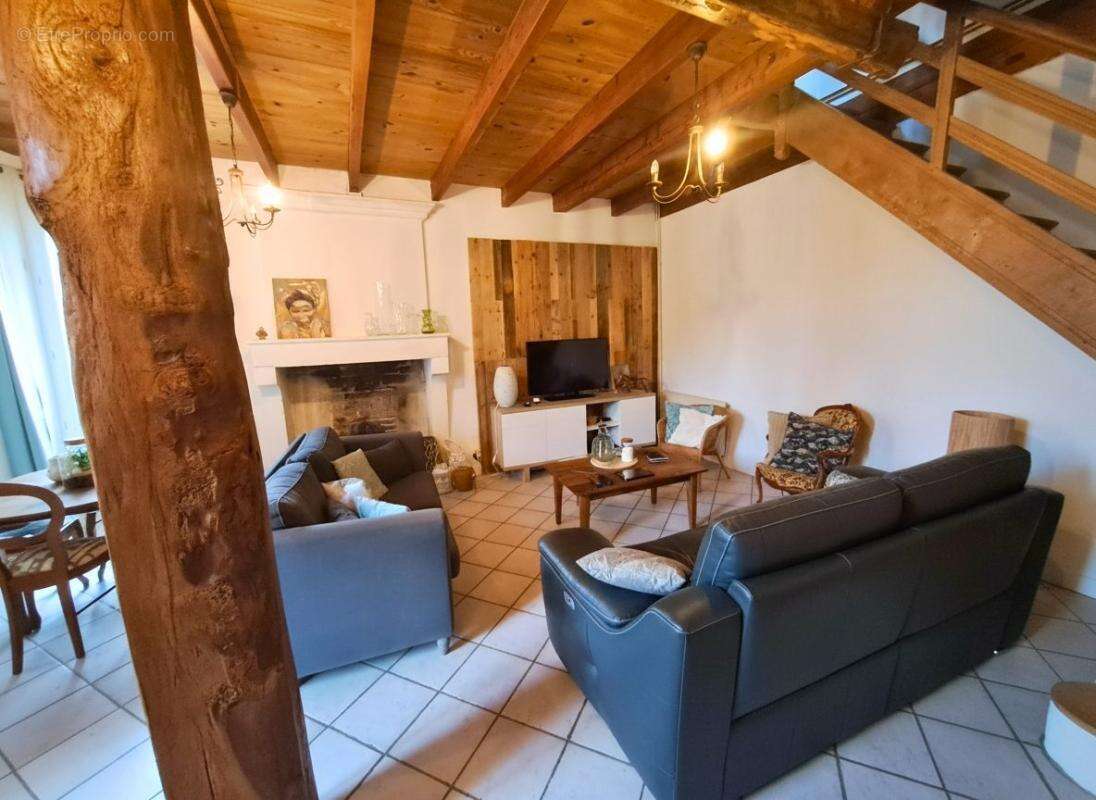 Maison en pierre à rafraichir - 2 chambres - jardin - photo 7