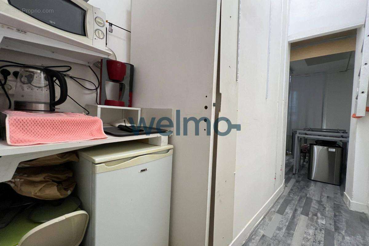 Commerce à PARIS-8E