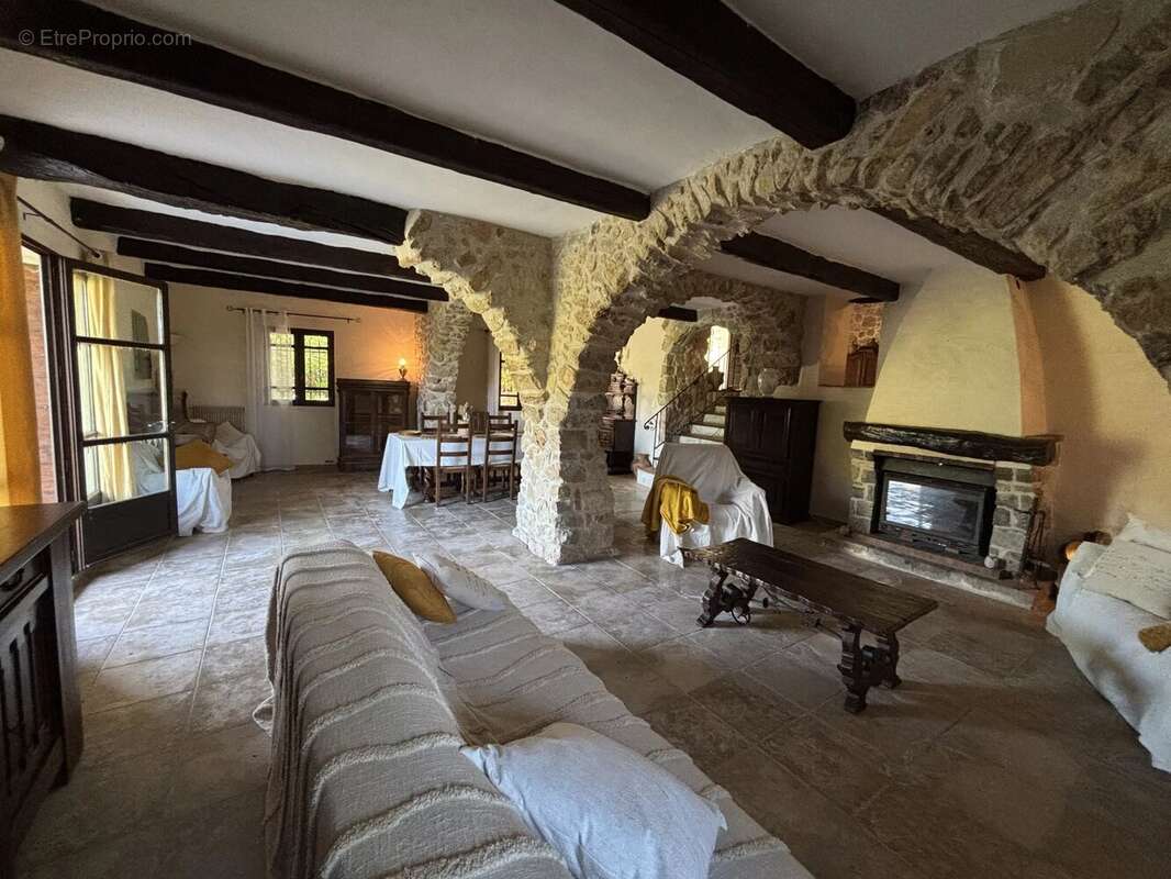 Maison à CHATEAUDOUBLE