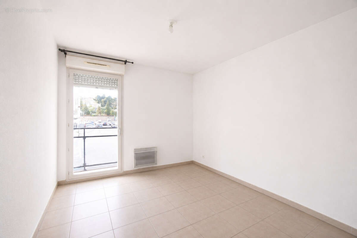 Appartement à MARSEILLE-4E