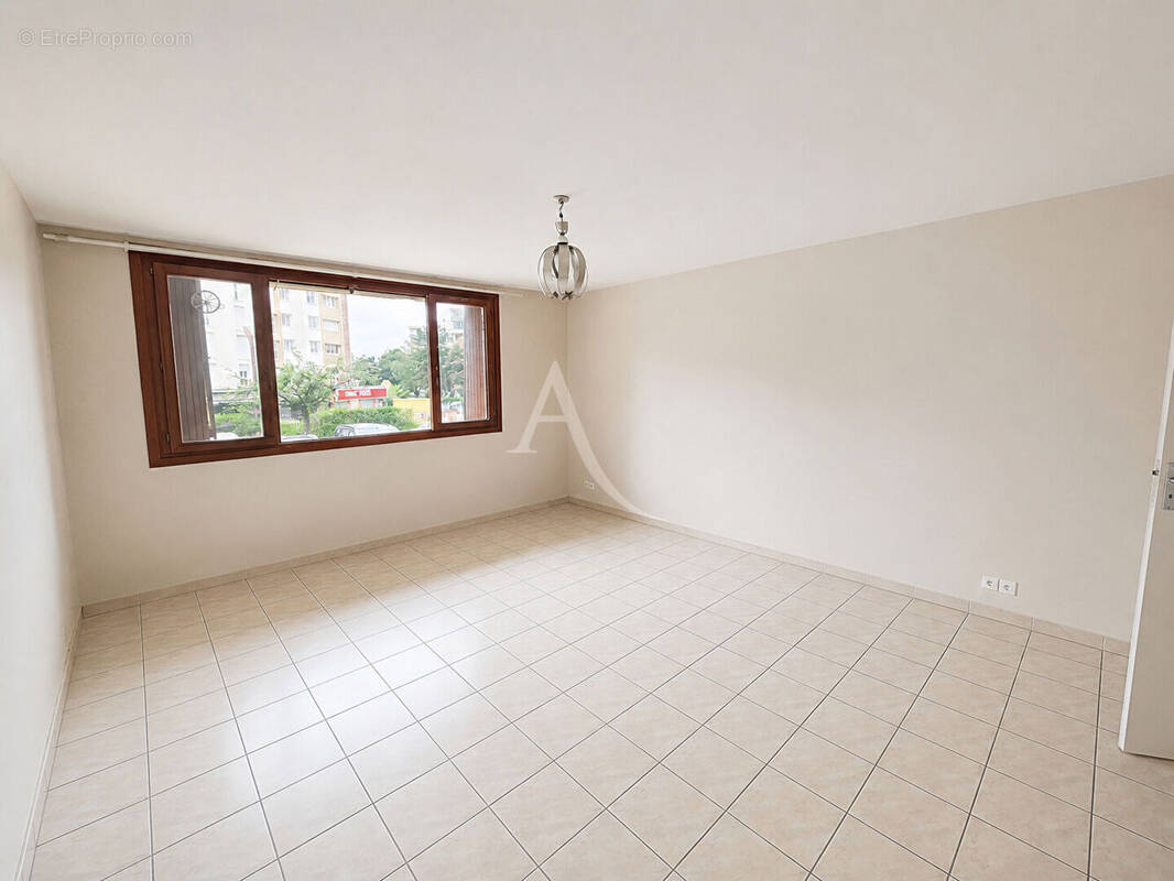 Appartement à FRESNES
