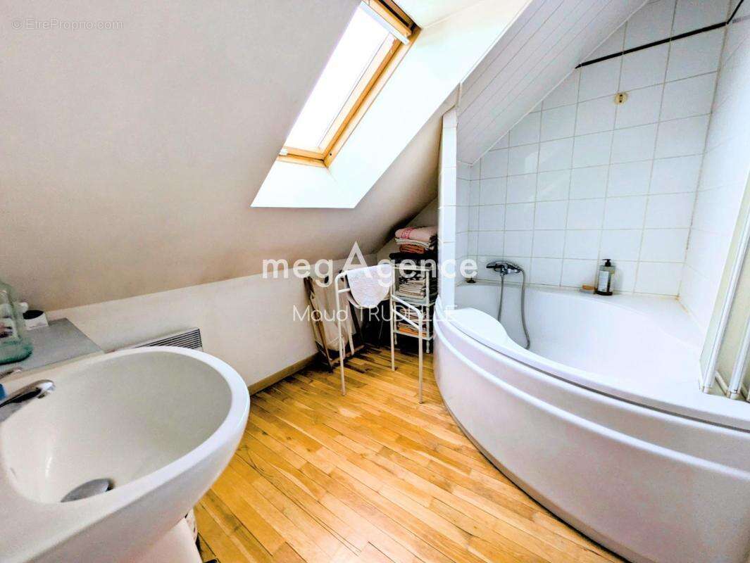 Maison à SAINT-PAVACE